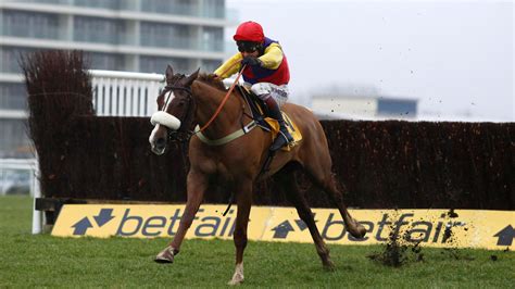 Native River wins Cheltenham Gold Cup 2018 .